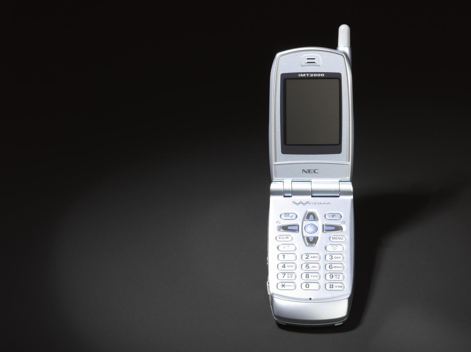 Mobile telephone from Manx Telecom 3G project, 2001 (mobile telephone)